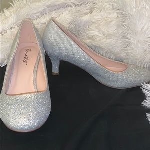 (BRAND NEW) 8 1/2 KITTY HEALS